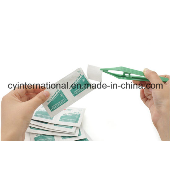 Disposable Medical Non-Woven Sterile 70% Isopropyl Alcohol Pads gallery image 1