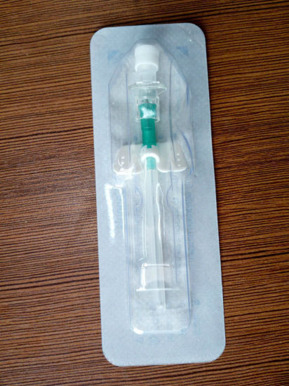Disposable Medical Sterile IV Cannula Intravenous Catheter with Wing 18g gallery image 1