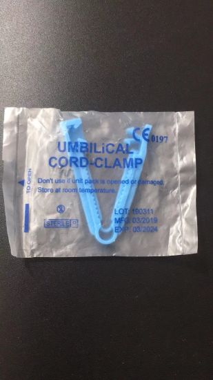 Medical Disposable Sterile Umbilical Cord Clamp with Ce gallery image 3