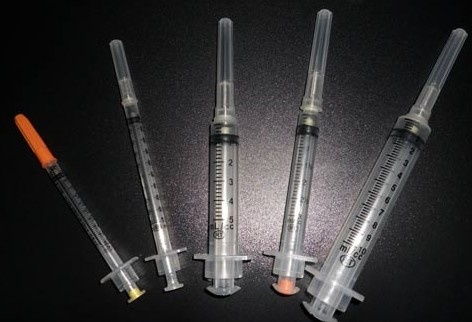 Retractable Safety Syringe with High Quality gallery image 1